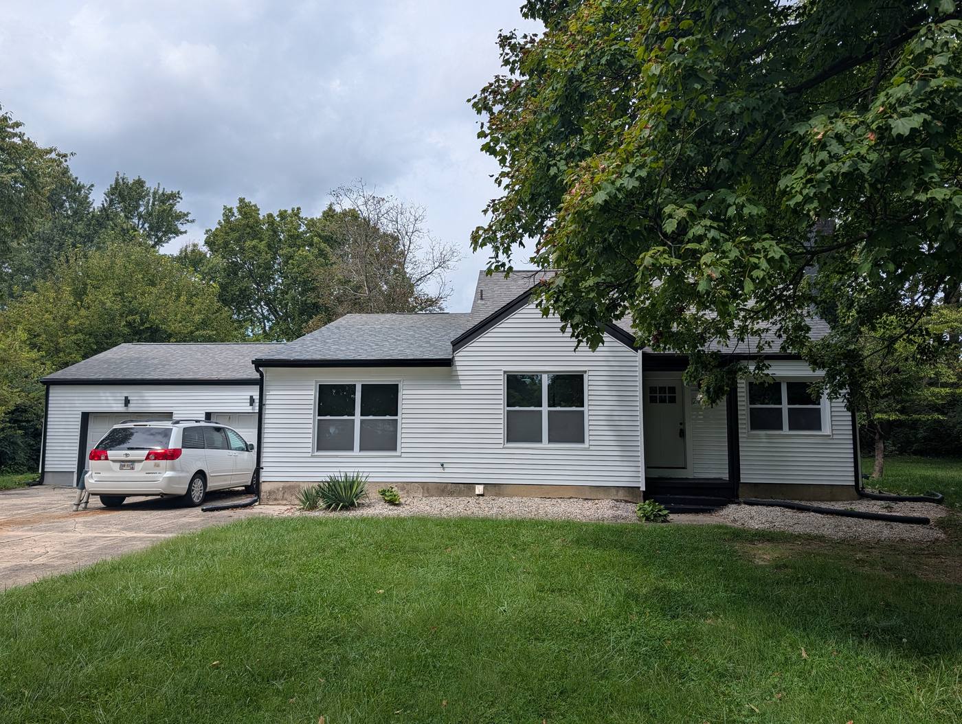 Front of 2725 Stonequarry Road